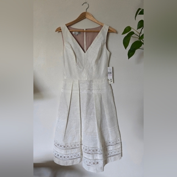 Kay Unger Dresses & Skirts - New Kay Unger New York Womens Size 6 A Line V Neck Short Ivory Sleeveless Dress